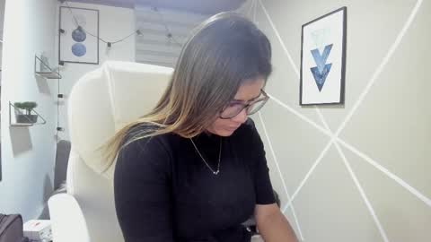 Enma clark online show from November 11, 2025, 3:39 am