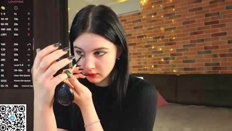 Snapshot of enricaelis chatting on December 15, 2025, 8:13 pm Sani online show from December 15, 2025, 8:13 pm