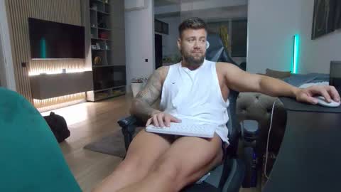 Snapshot of enrikoblue chatting on October 27, 2025, 7:40 pm Erik online show from October 27, 2025, 7:40 pm