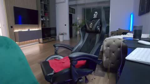 Snapshot of enrikoblue chatting on November 14, 2025, 7:45 pm Erik online show from November 14, 2025, 7:45 pm