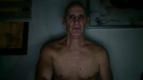 Snapshot of enriquelopez007073 chatting on December 15, 2025, 9:35 am The Man 007 online show from December 15, 2025, 9:35 am