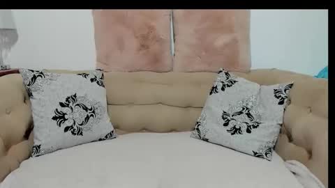 EnticingAmy online show from April 3, 2026, 7:39 am