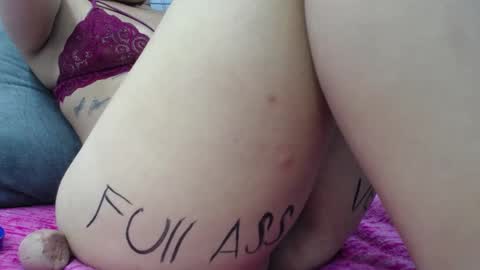 Snapshot of eny_dirty chatting on January 23, 2025, 12:04 am Enny Dirty online show from January 23, 2025, 12:04 am