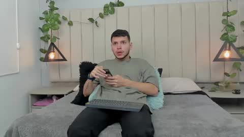 ENZO online show from November 1, 2025, 2:52 pm