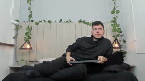 ENZO online show from November 8, 2025, 2:28 pm