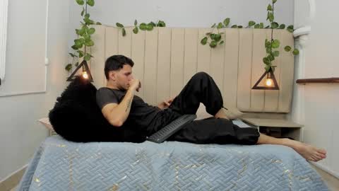 ENZO online show from December 2, 2025, 2:45 pm