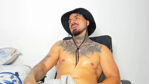 Enzo Aren online show from October 18, 2025, 2:03 am