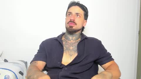 Enzo Aren online show from November 24, 2025, 10:53 pm