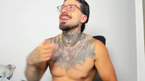 Enzo Aren online show from November 25, 2025, 11:16 pm