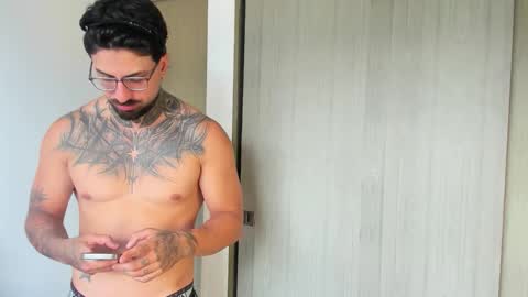 Enzo Aren online show from November 30, 2025, 6:01 pm