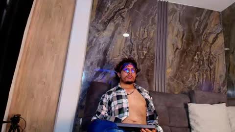 Snapshot of enzodarkwood chatting on December 2, 2025, 2:01 pm Enzo online show from December 2, 2025, 2:01 pm