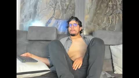 Snapshot of enzodarkwood chatting on December 15, 2025, 1:59 pm Enzo online show from December 15, 2025, 1:59 pm