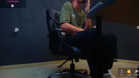 EnzoRace online show from October 6, 2025, 4:54 am