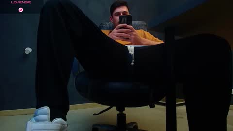 EnzoRace online show from November 9, 2025, 7:17 am