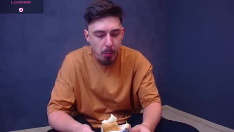 EnzoRace online show from November 28, 2025, 5:54 am