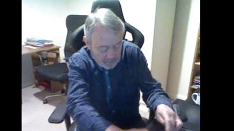 Snapshot of erasmus_d chatting on December 11, 2024, 5:59 pm erasmus_d online show from December 11, 2024, 5:59 pm