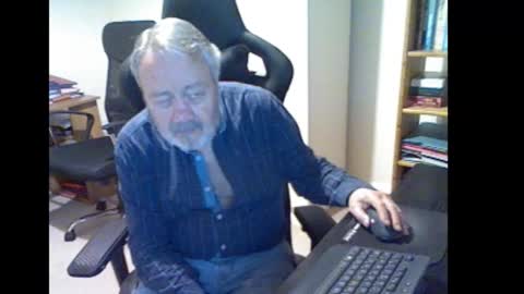 erasmus_d online show from November 10, 2025, 5:34 pm