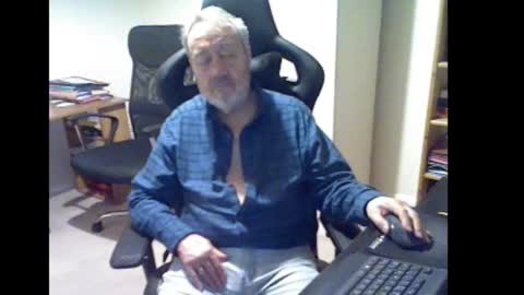 erasmus_d online show from February 7, 2026, 6:11 pm