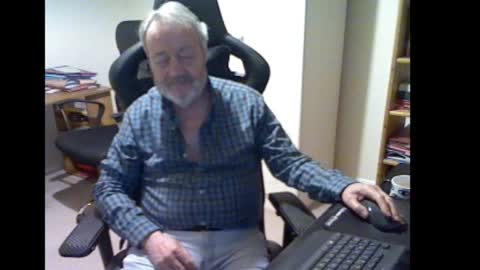 erasmus_d online show from February 27, 2026, 6:19 pm