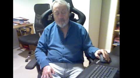 erasmus_d online show from March 1, 2026, 6:21 pm