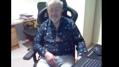 Snapshot of erasmus_d chatting on March 7, 2026, 5:54 pm erasmus_d online show from March 7, 2026, 5:54 pm