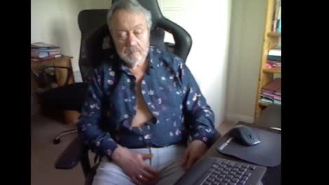 Snapshot of erasmus_d chatting on March 15, 2026, 5:52 pm erasmus_d online show from March 15, 2026, 5:52 pm
