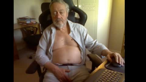 Snapshot of erasmus_d chatting on March 19, 2026, 5:39 pm erasmus_d online show from March 19, 2026, 5:39 pm