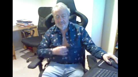 Snapshot of erasmus_d chatting on March 28, 2026, 6:40 pm erasmus_d online show from March 28, 2026, 6:40 pm