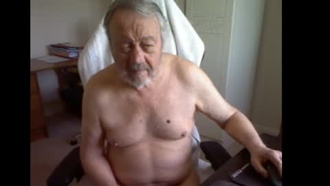 Snapshot of erasmus_d chatting on April 8, 2026, 11:32 am erasmus_d online show from April 8, 2026, 11:32 am