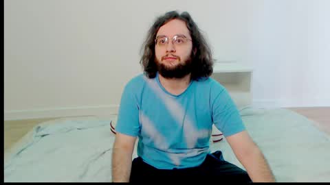 Snapshot of eren_jaeger2000 chatting on May 10, 2026, 4:28 am Eren online show from May 10, 2026, 4:28 am