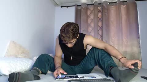 Eren Lee online show from May 22, 2026, 4:01 pm