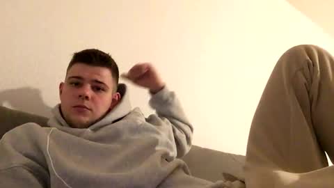 eric123754216 online show from November 17, 2025, 4:24 pm