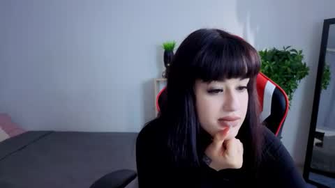 Erika online show from October 8, 2025, 2:47 pm