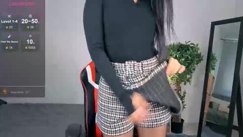 Erika online show from October 18, 2025, 2:29 pm