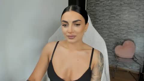 Snapshot of erica_xoo chatting on June 22, 2026, 7:00 pm Riaaa online show from June 22, 2026, 7:00 pm