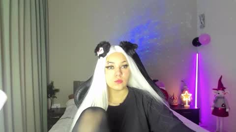 Snapshot of ericahoffman2 chatting on December 17, 2024, 11:39 am Erica online show from December 17, 2024, 11:39 am