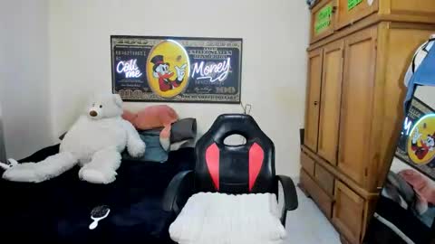 erick_de_rossee online show from April 15, 2026, 6:59 pm