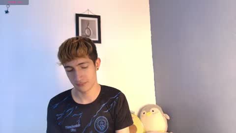 Snapshot of erik_golden_ chatting on July 16, 2026, 8:37 pm I am Erik online show from July 16, 2026, 8:37 pm