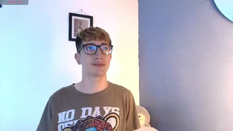 Snapshot of erik_golden_ chatting on July 21, 2026, 1:08 am I am Erik online show from July 21, 2026, 1:08 am