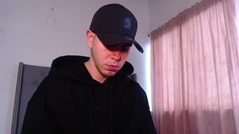 Snapshot of erik_rodriguez chatting on June 9, 2026, 12:39 pm Erik rodriguez online show from June 9, 2026, 12:39 pm