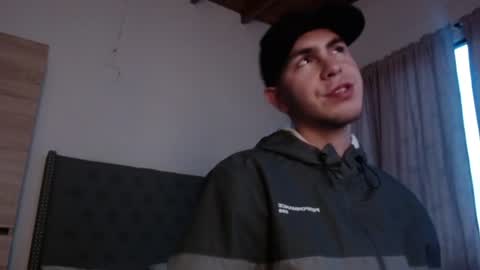 Snapshot of erik_rodriguez chatting on June 19, 2026, 10:52 am Erik rodriguez online show from June 19, 2026, 10:52 am