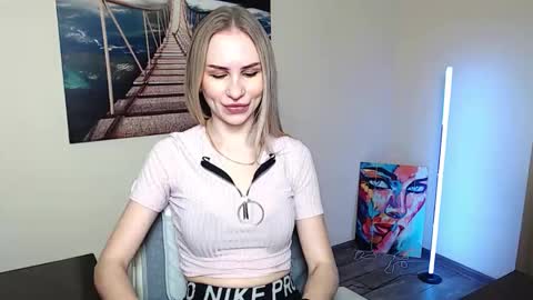 Snapshot of erikagavin chatting on December 17, 2025, 12:55 pm Erika online show from December 17, 2025, 12:55 pm