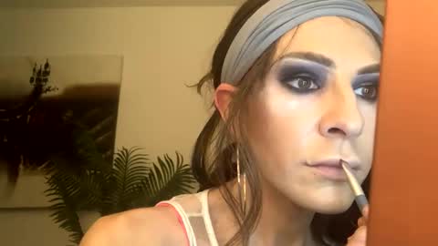 Snapshot of erikal0ve chatting on January 15, 2025, 9:02 am Erika Love online show from January 15, 2025, 9:02 am