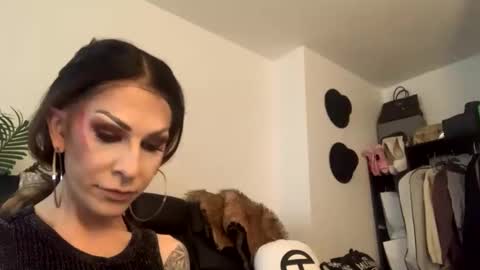 Snapshot of erikal0ve chatting on January 24, 2025, 1:57 pm Erika Love online show from January 24, 2025, 1:57 pm