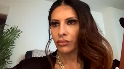 Snapshot of erikal0ve chatting on February 3, 2025, 9:41 am Erika Love online show from February 3, 2025, 9:41 am