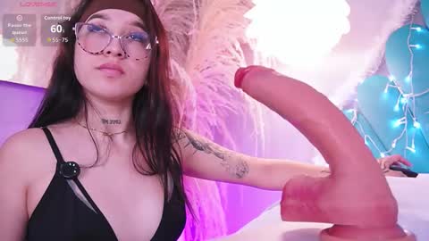 Snapshot of eriklein chatting on December 22, 2025, 10:18 pm Eri online show from December 22, 2025, 10:18 pm