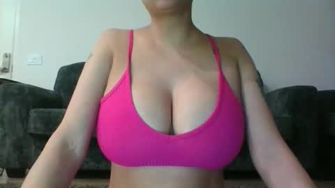 erin2025 online show from December 15, 2025, 5:01 am