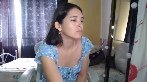 erina_1 online show from November 14, 2025, 4:49 pm