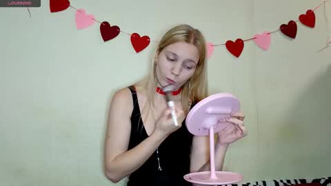 Amelie online show from November 23, 2025, 12:38 pm