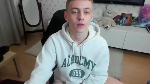 Max online show from October 25, 2025, 7:19 pm